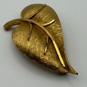 BSK Vintage Brushed Gold Tone Leaf  Brooch